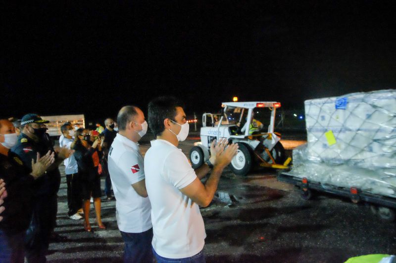 Vacinas para combater o Covid19 chegam a Belém para serem distribuídas pelos quatro cantos do Estado. <div class='credito_fotos'>Foto: Pedro Guerreiro / Ag. Pará   |   <a href='/midias/2021/originais/7202_488935e4-dbca-ac57-c5c9-c7d3682b7d1e.jpg' download><i class='fa-solid fa-download'></i> Download</a></div>