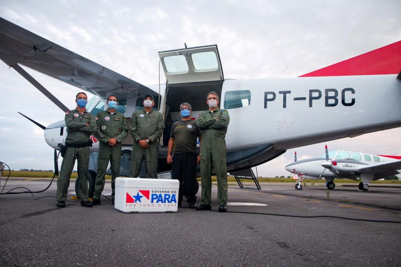 Vacinas para combater o Covid19 chegam a Belém para serem distribuídas pelos quatro cantos do Estado. <div class='credito_fotos'>Foto: Pedro Guerreiro / Ag. Pará   |   <a href='/midias/2021/originais/7202_ad652ad2-e4bc-21a6-f684-277de44ceba3.jpg' download><i class='fa-solid fa-download'></i> Download</a></div>