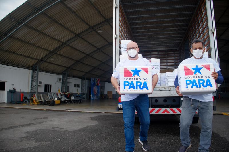 Vacinas para combater o Covid19 chegam a Belém para serem distribuídas pelos quatro cantos do Estado. <div class='credito_fotos'>Foto: Pedro Guerreiro / Ag. Pará   |   <a href='/midias/2021/originais/7202_b76e9739-7455-9d6c-8ab9-75cc5f77402d.jpg' download><i class='fa-solid fa-download'></i> Download</a></div>