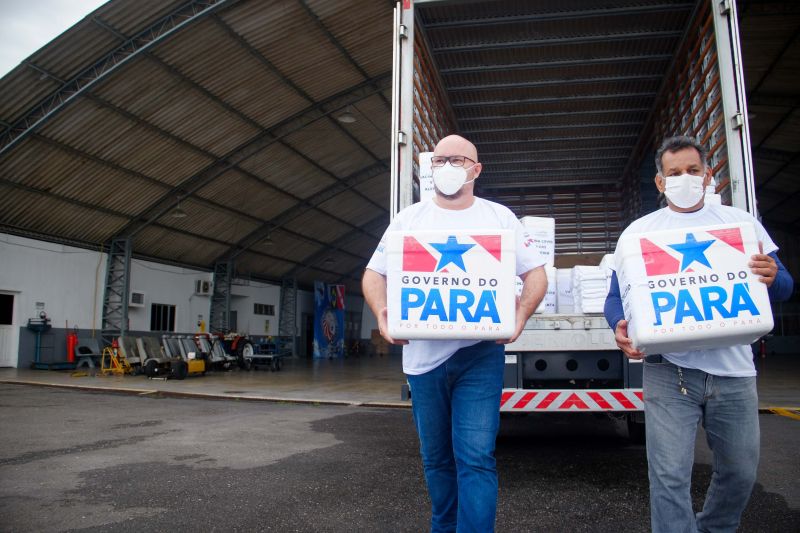 Vacinas para combater o Covid19 chegam a Belém para serem distribuídas pelos quatro cantos do Estado. <div class='credito_fotos'>Foto: Pedro Guerreiro / Ag. Pará   |   <a href='/midias/2021/originais/7202_bf204f1c-86bd-2c18-bdcf-39d82ceabf6c.jpg' download><i class='fa-solid fa-download'></i> Download</a></div>