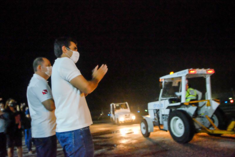 Vacinas para combater o Covid19 chegam a Belém para serem distribuídas pelos quatro cantos do Estado. <div class='credito_fotos'>Foto: Pedro Guerreiro / Ag. Pará   |   <a href='/midias/2021/originais/7202_dbd0804e-3b82-9364-3fb8-9328d7743ea5.jpg' download><i class='fa-solid fa-download'></i> Download</a></div>