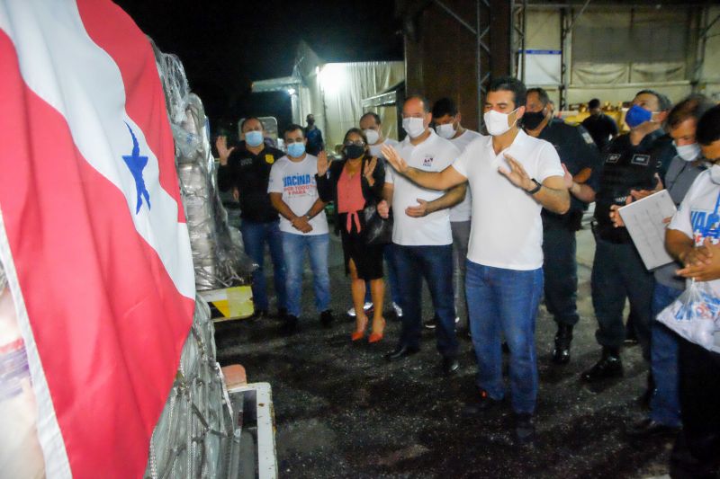 Vacinas para combater o Covid19 chegam a Belém para serem distribuídas pelos quatro cantos do Estado. <div class='credito_fotos'>Foto: Pedro Guerreiro / Ag. Pará   |   <a href='/midias/2021/originais/7202_e14e4d00-d680-7103-00af-0b857ae49083.jpg' download><i class='fa-solid fa-download'></i> Download</a></div>