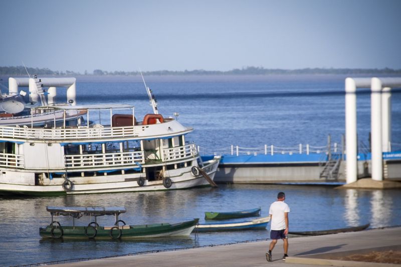 Cotidiano da cidade de Santarém um dia antes do Lockdown que tem como objetivo conter o avanço do COVID 19. <div class='credito_fotos'>Foto: Pedro Guerreiro / Ag. Pará   |   <a href='/midias/2021/originais/7264_7acb26da-aa85-1205-ea91-8cc85f97230b.jpg' download><i class='fa-solid fa-download'></i> Download</a></div>