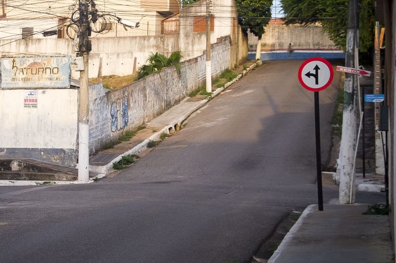 Cotidiano da cidade de Santarém um dia antes do Lockdown que tem como objetivo conter o avanço do COVID 19. <div class='credito_fotos'>Foto: Pedro Guerreiro / Ag. Pará   |   <a href='/midias/2021/originais/7264_7ed94aad-5ac7-fdab-32e2-e735c6e38953.jpg' download><i class='fa-solid fa-download'></i> Download</a></div>