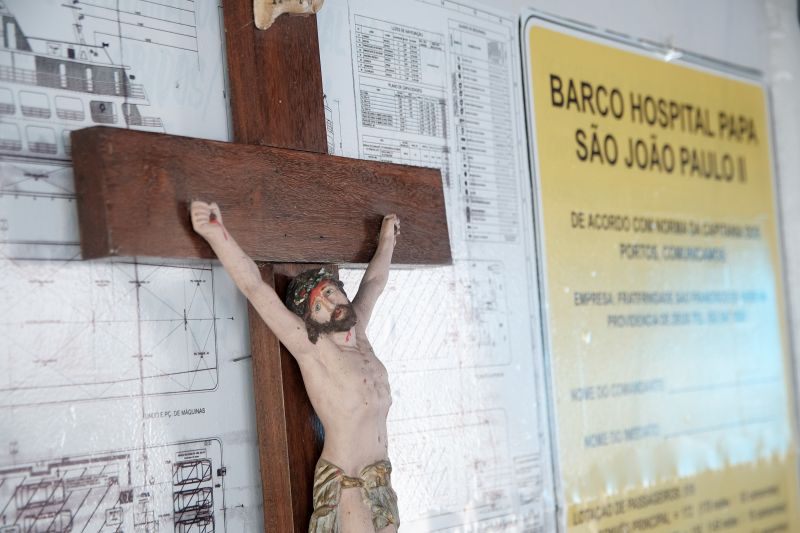 Barco Hospital Papa Francisco Chega ao município de Oriximiná. <div class='credito_fotos'>Foto: Pedro Guerreiro / Ag. Pará   |   <a href='/midias/2021/originais/7277_4de4c66b-50cc-ba30-ff4e-da8a08dbcb82.jpg' download><i class='fa-solid fa-download'></i> Download</a></div>