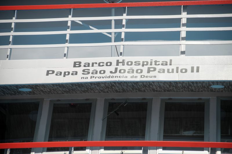 Barco Hospital Papa Francisco Chega ao município de Oriximiná. <div class='credito_fotos'>Foto: Pedro Guerreiro / Ag. Pará   |   <a href='/midias/2021/originais/7277_5ed5bb17-266e-0030-377c-50faa4f42311.jpg' download><i class='fa-solid fa-download'></i> Download</a></div>