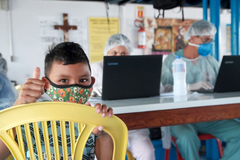 Barco Hospital Papa Francisco Chega ao município de Oriximiná. <div class='credito_fotos'>Foto: Pedro Guerreiro / Ag. Pará   |   <a href='/midias/2021/originais/7277_83ed6c84-8204-e37d-d7ad-8d6f794e18e3.jpg' download><i class='fa-solid fa-download'></i> Download</a></div>