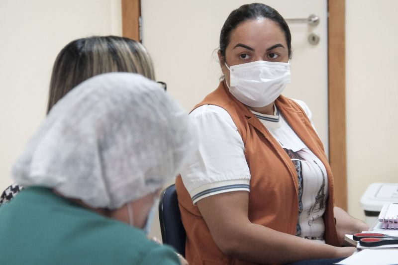 Itaituba, Pará, Brasil. Hospital Regional de Itaituba, Oeste paraense, atende e investe no atendimento com excelência técnica e humanizada para recuperação de pacientes com Covid-19. <div class='credito_fotos'>Foto: Pedro Guerreiro / Ag. Pará   |   <a href='/midias/2021/originais/7297_b2006607-01ba-9216-f25f-8b18c1ad34b2.jpg' download><i class='fa-solid fa-download'></i> Download</a></div>