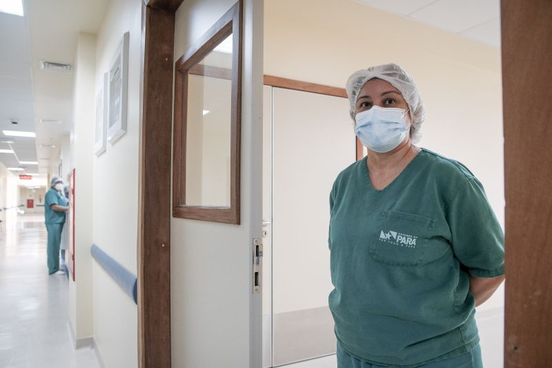 Itaituba, Pará, Brasil. Hospital Regional de Itaituba, Oeste paraense, atende e investe no atendimento com excelência técnica e humanizada para recuperação de pacientes com Covid-19. Na foto: a Assistênte sosial Lilian Moraes dos Santos <div class='credito_fotos'>Foto: Pedro Guerreiro / Ag. Pará   |   <a href='/midias/2021/originais/7297_d2581e3a-b10b-f381-9603-f28b87530327.jpg' download><i class='fa-solid fa-download'></i> Download</a></div>