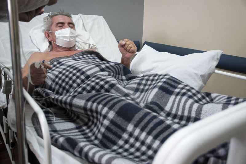 Itaituba, Pará, Brasil. Hospital Regional de Itaituba, Oeste paraense, atende e investe no atendimento com excelência técnica e humanizada para recuperação de pacientes com Covid-19. Na foto: Paciente Thomaz Vieira, 55 Anos. <div class='credito_fotos'>Foto: Pedro Guerreiro / Ag. Pará   |   <a href='/midias/2021/originais/7297_f546408d-2176-db79-3cbe-2b4540eee4ee.jpg' download><i class='fa-solid fa-download'></i> Download</a></div>