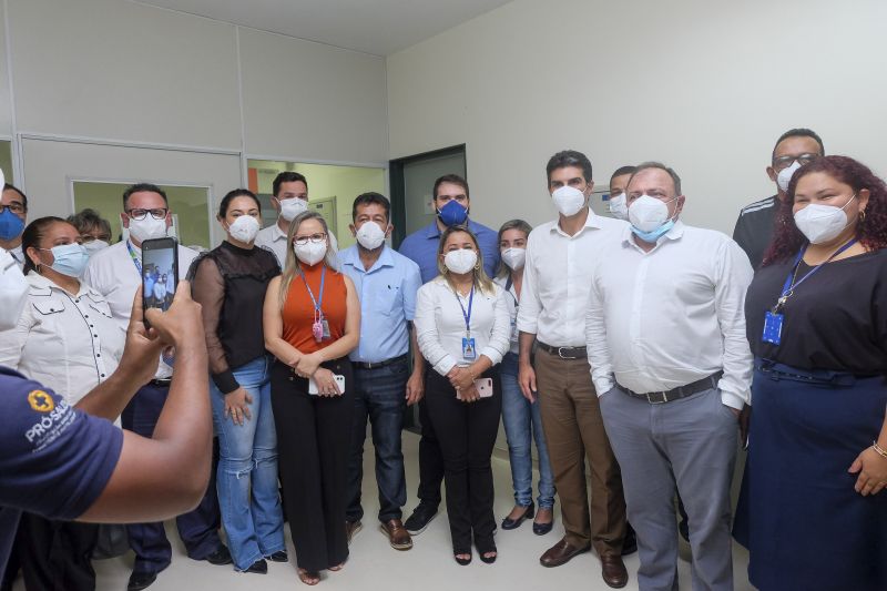 Governador e Ministro da Saúde visitam hospital de campanha e hospital regional em Santarém <div class='credito_fotos'>Foto: Pedro Guerreiro / Ag. Pará   |   <a href='/midias/2021/originais/7330_f5726122-aaf6-5a2f-79a3-a7cf7ef6aa10.jpg' download><i class='fa-solid fa-download'></i> Download</a></div>