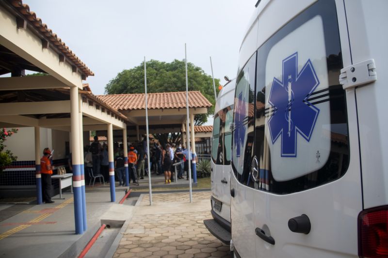 Governador e Ministro da Saúde visitam hospital de campanha e hospital regional em Santarém <div class='credito_fotos'>Foto: Pedro Guerreiro / Ag. Pará   |   <a href='/midias/2021/originais/7330_fec69982-08d7-74ea-fc19-4fb977a46680.jpg' download><i class='fa-solid fa-download'></i> Download</a></div>