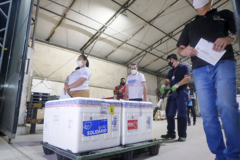 Pará recebe mais 67 mil doses de vacinas CoronaVac/Sinovac <div class='credito_fotos'>Foto: Pedro Guerreiro / Ag. Pará   |   <a href='/midias/2021/originais/7378_4e5563d6-f7a0-ab93-54db-065c188fdc1c.jpg' download><i class='fa-solid fa-download'></i> Download</a></div>