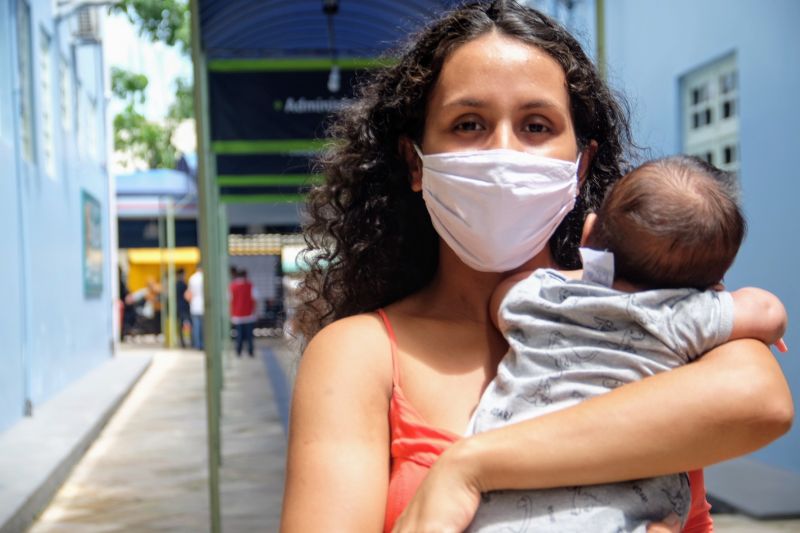 Andreza Nascimento com seu filho de poutos dias de vida. Concurso PM PA: provas para soldado feminino. <div class='credito_fotos'>Foto: Pedro Guerreiro / Ag. Pará   |   <a href='/midias/2021/originais/7400_f56d623c-802c-c766-a174-80f0053bce77.jpg' download><i class='fa-solid fa-download'></i> Download</a></div>