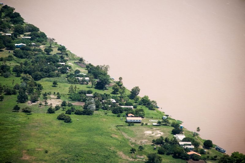 De Santarém a Proximidades de Oriximiná - PA, imagens dos campos alagados e rios. <div class='credito_fotos'>Foto: Pedro Guerreiro / Ag. Pará   |   <a href='/midias/2021/originais/7447_5543a92a-8269-07d6-504d-67aacdcc0868.jpg' download><i class='fa-solid fa-download'></i> Download</a></div>