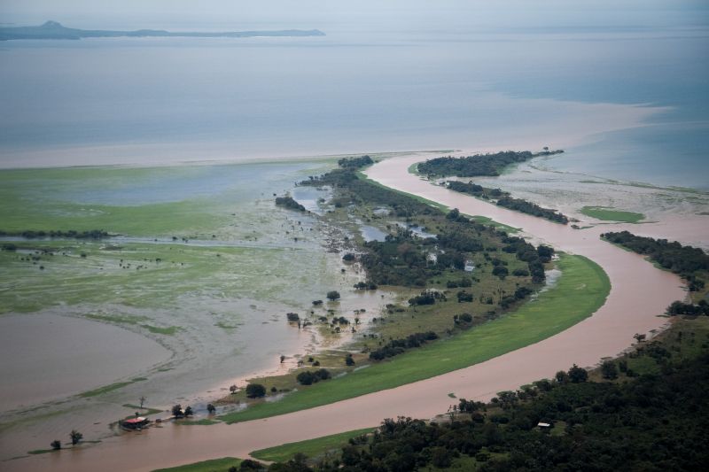 De Santarém a Proximidades de Oriximiná - PA, imagens dos campos alagados e rios. <div class='credito_fotos'>Foto: Pedro Guerreiro / Ag. Pará   |   <a href='/midias/2021/originais/7447_b131e80d-af48-17a2-df66-1213abda3613.jpg' download><i class='fa-solid fa-download'></i> Download</a></div>