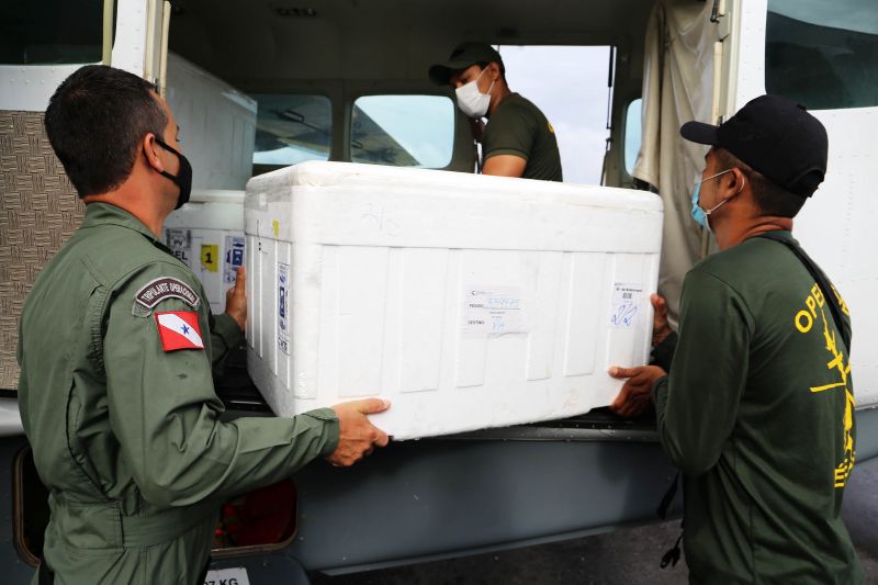 Estado distribui, de Belém, vacinas contra covid-19 para interior
 <div class='credito_fotos'>Foto: Bruno Cecim / Ag.Pará   |   <a href='/midias/2021/originais/7449_1d0ba437-05e6-4f5a-c032-4f1ebbe2a36f.jpg' download><i class='fa-solid fa-download'></i> Download</a></div>