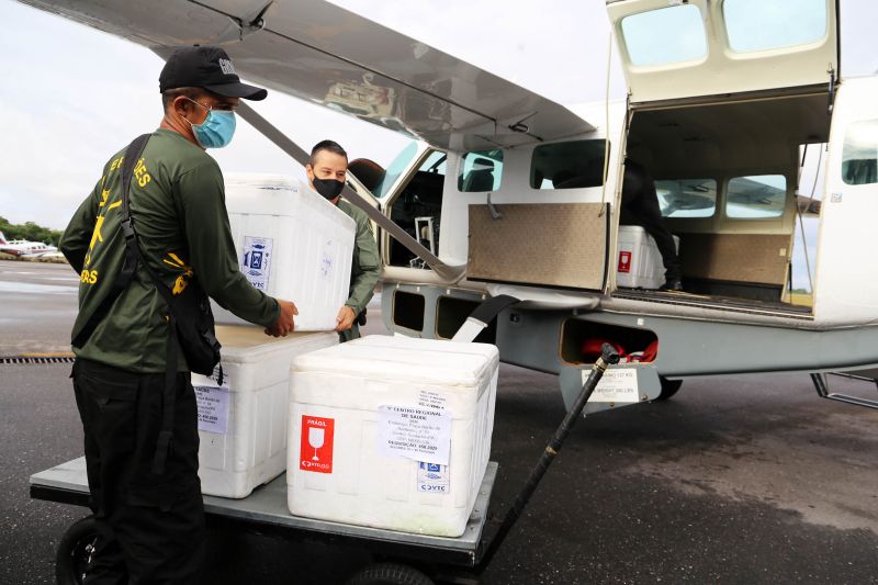 Estado distribui, de Belém, vacinas contra covid-19 para interior
 <div class='credito_fotos'>Foto: Bruno Cecim / Ag.Pará   |   <a href='/midias/2021/originais/7449_37245bea-a102-d07b-5b20-39cafa93c822.jpg' download><i class='fa-solid fa-download'></i> Download</a></div>