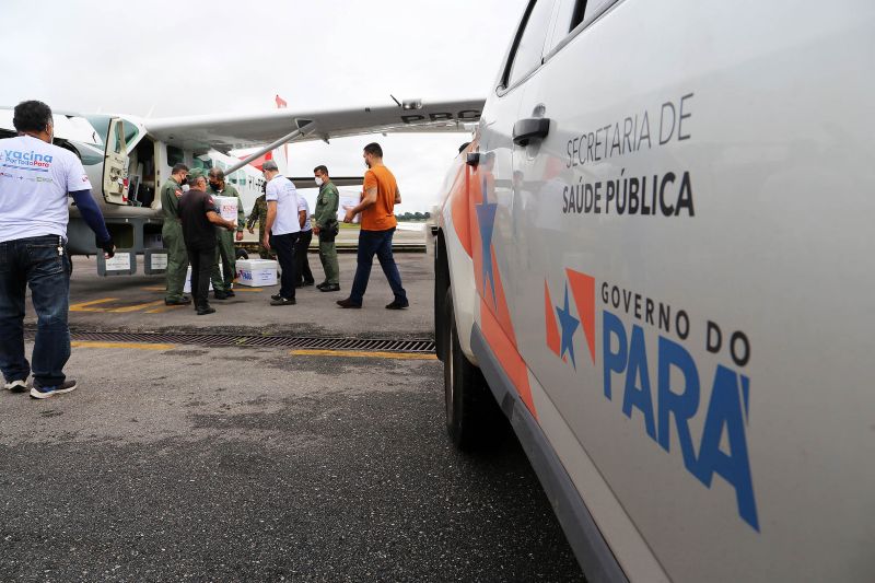 Estado distribui, de Belém, vacinas contra covid-19 para interior
 <div class='credito_fotos'>Foto: Bruno Cecim / Ag.Pará   |   <a href='/midias/2021/originais/7449_5feaea49-049b-9ee4-faa9-8318d843c84c.jpg' download><i class='fa-solid fa-download'></i> Download</a></div>