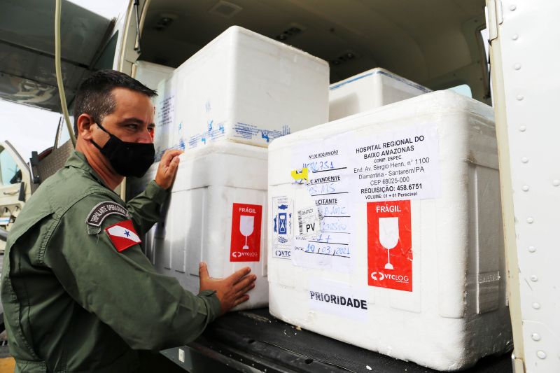 Estado distribui, de Belém, vacinas contra covid-19 para interior
 <div class='credito_fotos'>Foto: Bruno Cecim / Ag.Pará   |   <a href='/midias/2021/originais/7449_71e58d21-7bf1-cbcc-df7c-5e5707165437.jpg' download><i class='fa-solid fa-download'></i> Download</a></div>