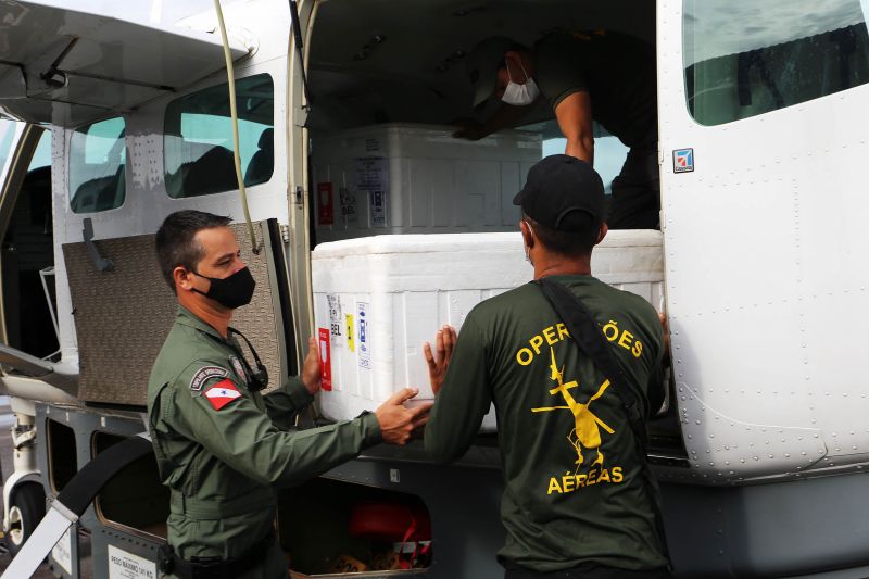 Estado distribui, de Belém, vacinas contra covid-19 para interior
 <div class='credito_fotos'>Foto: Bruno Cecim / Ag.Pará   |   <a href='/midias/2021/originais/7449_ff69efc2-6c13-1bff-83c0-2b594e9e0a87.jpg' download><i class='fa-solid fa-download'></i> Download</a></div>