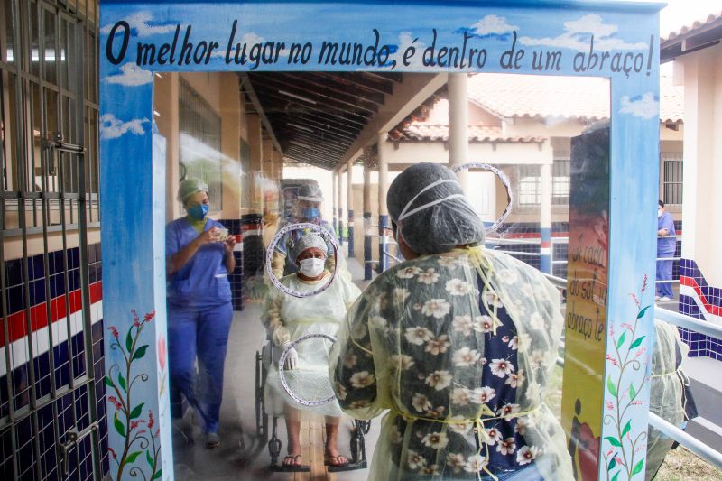 JULIANA SANTOS E A MÃE JOANICE DOS SANTOS (1) <div class='credito_fotos'>Foto: Marcelo Seabra / Ag. Pará   |   <a href='/midias/2021/originais/7452_9f432849-10a6-f13d-3412-c574183fd97d.jpg' download><i class='fa-solid fa-download'></i> Download</a></div>