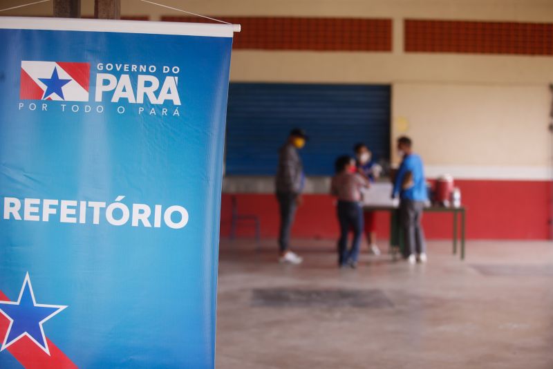 Escola de Lauro Sodré Centro de acolhimento
 <div class='credito_fotos'>Foto: Marco Santos / Ag. Pará   |   <a href='/midias/2021/originais/7458_3e3ec659-46b5-ac30-6587-0bed59d9a831.jpg' download><i class='fa-solid fa-download'></i> Download</a></div>