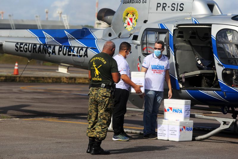 Governo embarca vacinas para o interior do ParÃ¡. <div class='credito_fotos'>Foto: Bruno Cecim / Ag.Pará   |   <a href='/midias/2021/originais/7512_8ed5facc-abb6-ae66-4576-725ea8438d43.jpg' download><i class='fa-solid fa-download'></i> Download</a></div>