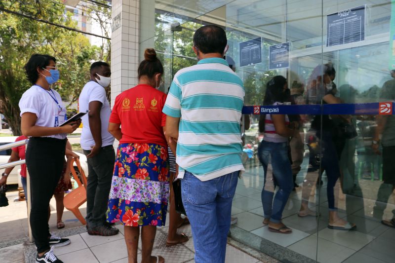 BanparÃ¡ auxÃ­lio financeiro, TerPaz.

Banpara auxilio financeiro com o apoio do TerPaz. - Fotos Bruno Cecim/agpara <div class='credito_fotos'>Foto: Bruno Cecim / Ag.Pará   |   <a href='/midias/2021/originais/7521_f4f56cb9-4175-0536-62fb-e9647cbabf2b.jpg' download><i class='fa-solid fa-download'></i> Download</a></div>