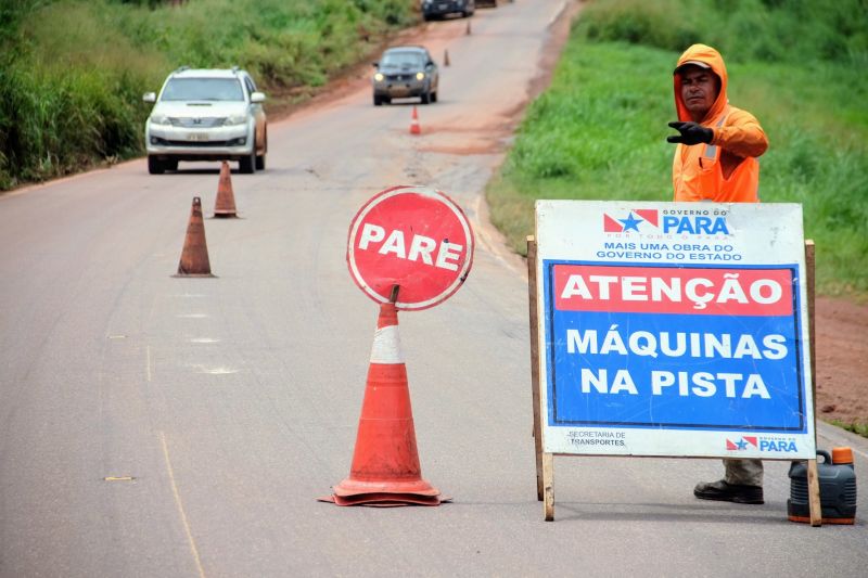 Uma das rodovias mais extensas do Estado do Pará, com mais de 330 quilômetros de extensão, a PA-150 recebe uma megaoperação de manutenção e conservação no trecho que vai de Abaetetuba a Jacundá, uma extensão de quase 290 quilômetros.

FOTO: PEDRO GUERREIRO / AG.PARA <div class='credito_fotos'>Foto: Pedro Guerreiro / Ag. Pará   |   <a href='/midias/2021/originais/7524_29cf0604-5f7c-c944-caa2-4ec9a10a689a.jpg' download><i class='fa-solid fa-download'></i> Download</a></div>