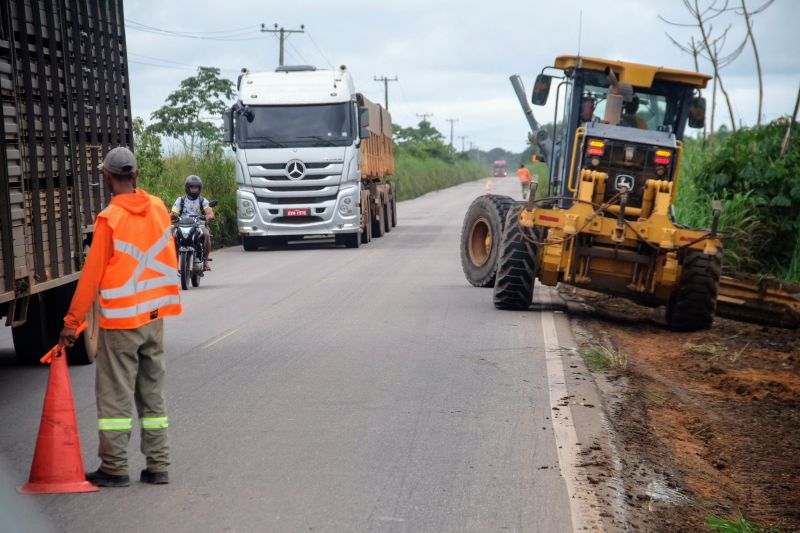 Uma das rodovias mais extensas do Estado do Pará, com mais de 330 quilômetros de extensão, a PA-150 recebe uma megaoperação de manutenção e conservação no trecho que vai de Abaetetuba a Jacundá, uma extensão de quase 290 quilômetros.

FOTO: PEDRO GUERREIRO / AG.PARA <div class='credito_fotos'>Foto: Pedro Guerreiro / Ag. Pará   |   <a href='/midias/2021/originais/7524_471d02c7-622c-f091-3916-39d048a6904d.jpg' download><i class='fa-solid fa-download'></i> Download</a></div>