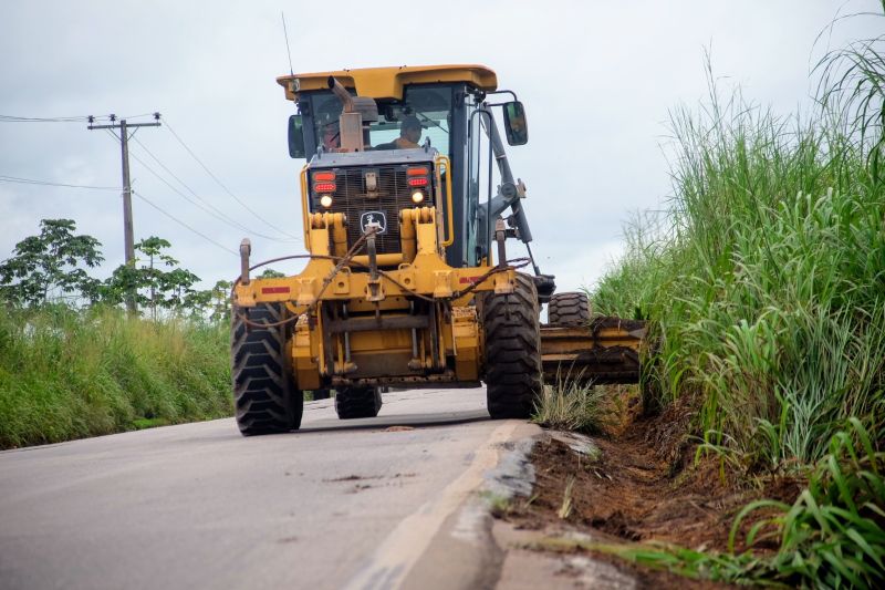 Uma das rodovias mais extensas do Estado do Pará, com mais de 330 quilômetros de extensão, a PA-150 recebe uma megaoperação de manutenção e conservação no trecho que vai de Abaetetuba a Jacundá, uma extensão de quase 290 quilômetros.

FOTO: PEDRO GUERREIRO / AG.PARA <div class='credito_fotos'>Foto: Pedro Guerreiro / Ag. Pará   |   <a href='/midias/2021/originais/7524_87fee63c-e56e-f252-75ee-2c3cded9a579.jpg' download><i class='fa-solid fa-download'></i> Download</a></div>