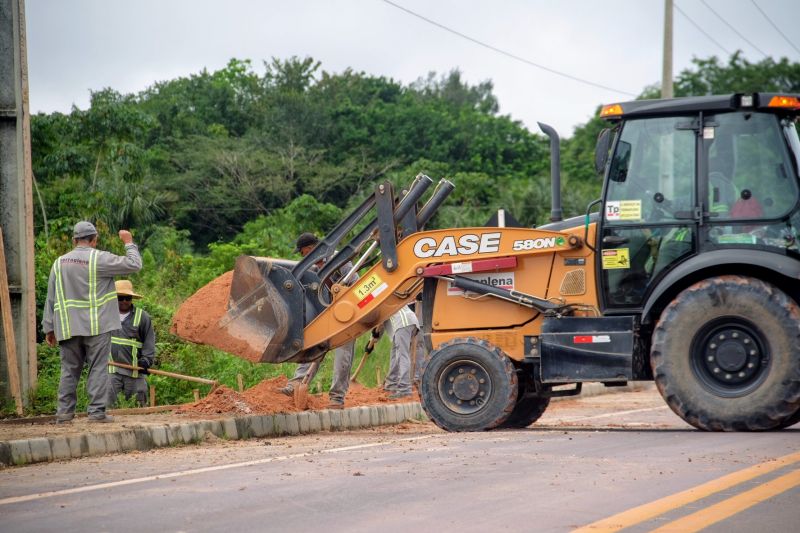 Uma das rodovias mais extensas do Estado do Pará, com mais de 330 quilômetros de extensão, a PA-150 recebe uma megaoperação de manutenção e conservação no trecho que vai de Abaetetuba a Jacundá, uma extensão de quase 290 quilômetros.

FOTO: PEDRO GUERREIRO / AG.PARA <div class='credito_fotos'>Foto: Pedro Guerreiro / Ag. Pará   |   <a href='/midias/2021/originais/7524_8f2b82f1-f461-8f8c-0414-59b9a5e8340e.jpg' download><i class='fa-solid fa-download'></i> Download</a></div>