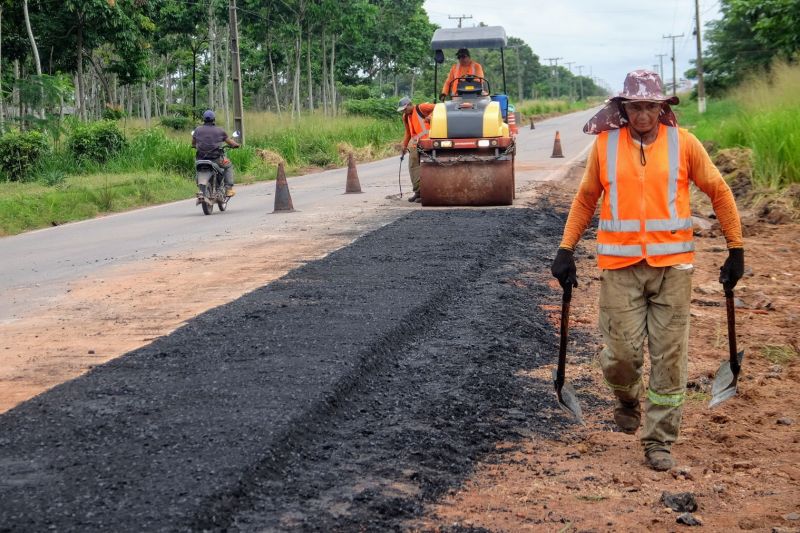 Uma das rodovias mais extensas do Estado do Pará, com mais de 330 quilômetros de extensão, a PA-150 recebe uma megaoperação de manutenção e conservação no trecho que vai de Abaetetuba a Jacundá, uma extensão de quase 290 quilômetros.

FOTO: PEDRO GUERREIRO / AG.PARA <div class='credito_fotos'>Foto: Pedro Guerreiro / Ag. Pará   |   <a href='/midias/2021/originais/7524_909a16e9-516d-5270-87e6-0b92c1e18230.jpg' download><i class='fa-solid fa-download'></i> Download</a></div>