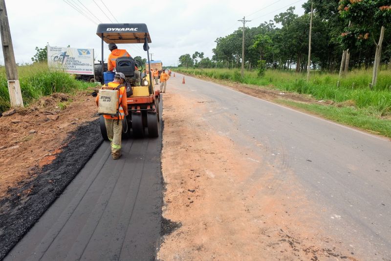 Uma das rodovias mais extensas do Estado do Pará, com mais de 330 quilômetros de extensão, a PA-150 recebe uma megaoperação de manutenção e conservação no trecho que vai de Abaetetuba a Jacundá, uma extensão de quase 290 quilômetros.

FOTO: PEDRO GUERREIRO / AG.PARA <div class='credito_fotos'>Foto: Pedro Guerreiro / Ag. Pará   |   <a href='/midias/2021/originais/7524_da29447d-8410-7b02-b8b1-5cd7b6355a3e.jpg' download><i class='fa-solid fa-download'></i> Download</a></div>