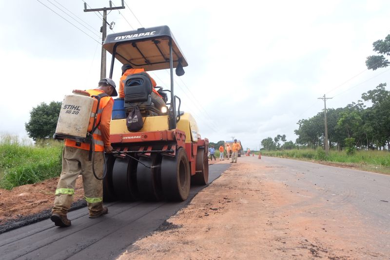 Uma das rodovias mais extensas do Estado do Pará, com mais de 330 quilômetros de extensão, a PA-150 recebe uma megaoperação de manutenção e conservação no trecho que vai de Abaetetuba a Jacundá, uma extensão de quase 290 quilômetros.

FOTO: PEDRO GUERREIRO / AG.PARA <div class='credito_fotos'>Foto: Pedro Guerreiro / Ag. Pará   |   <a href='/midias/2021/originais/7524_e72c538d-d787-05f9-b796-e144c918e312.jpg' download><i class='fa-solid fa-download'></i> Download</a></div>