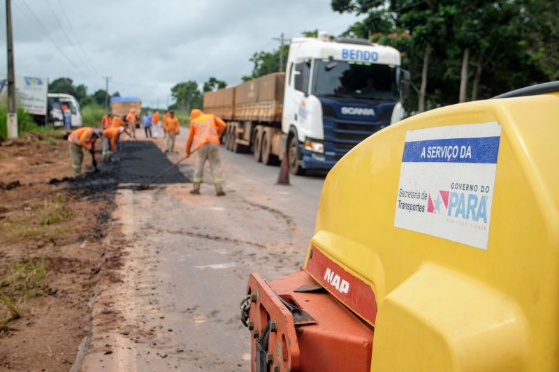 Uma das rodovias mais extensas do Estado do Pará, com mais de 330 quilômetros de extensão, a PA-150 recebe uma megaoperação de manutenção e conservação no trecho que vai de Abaetetuba a Jacundá, uma extensão de quase 290 quilômetros.

FOTO: PEDRO GUERREIRO / AG.PARA <div class='credito_fotos'>Foto: Pedro Guerreiro / Ag. Pará   |   <a href='/midias/2021/originais/7524_f0e361b6-f759-7b57-21ab-51def1399600.jpg' download><i class='fa-solid fa-download'></i> Download</a></div>