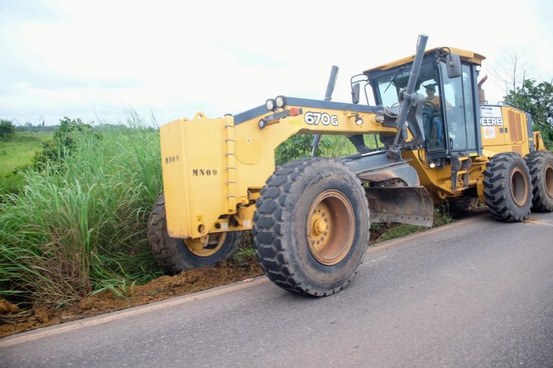 Uma das rodovias mais extensas do Estado do Pará, com mais de 330 quilômetros de extensão, a PA-150 recebe uma megaoperação de manutenção e conservação no trecho que vai de Abaetetuba a Jacundá, uma extensão de quase 290 quilômetros.

FOTO: PEDRO GUERREIRO / AG.PARA <div class='credito_fotos'>Foto: Pedro Guerreiro / Ag. Pará   |   <a href='/midias/2021/originais/7524_f9c03510-d539-b4ab-47cb-02879af24472.jpg' download><i class='fa-solid fa-download'></i> Download</a></div>