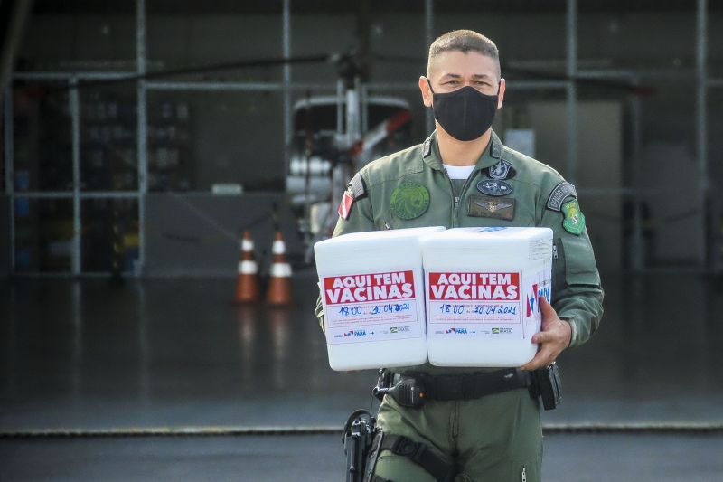 Grupamento aÃ©reo paraense envia doses de vacina contra covid -19 para diversos lugares do interior do estado, Incluindo cidades do MarajÃ³.

FOTO: PEDRO GUERREIRO/AG.PARA <div class='credito_fotos'>Foto: Pedro Guerreiro / Ag. Pará   |   <a href='/midias/2021/originais/7530_015569e4-2333-b122-4f17-387bddef88ec.jpg' download><i class='fa-solid fa-download'></i> Download</a></div>