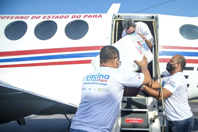 Grupamento aÃ©reo paraense envia doses de vacina contra covid -19 para diversos lugares do interior do estado, Incluindo cidades do MarajÃ³.

FOTO: PEDRO GUERREIRO/AG.PARA <div class='credito_fotos'>Foto: Pedro Guerreiro / Ag. Pará   |   <a href='/midias/2021/originais/7530_3c07acdf-d522-3880-0d2d-c39e517e433e.jpg' download><i class='fa-solid fa-download'></i> Download</a></div>