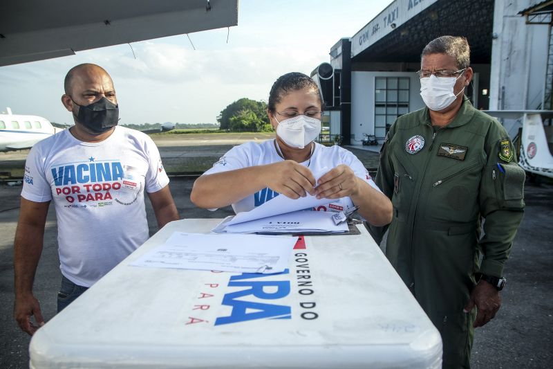 Grupamento aÃ©reo paraense envia doses de vacina contra covid -19 para diversos lugares do interior do estado, Incluindo cidades do MarajÃ³.

FOTO: PEDRO GUERREIRO/AG.PARA <div class='credito_fotos'>Foto: Pedro Guerreiro / Ag. Pará   |   <a href='/midias/2021/originais/7530_7292bbd6-2660-f75f-f573-e988504e86ba.jpg' download><i class='fa-solid fa-download'></i> Download</a></div>