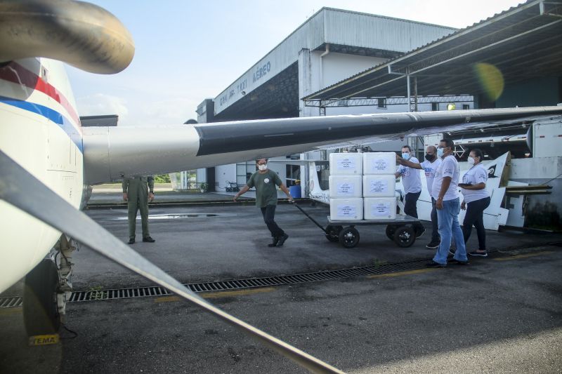 Grupamento aÃ©reo paraense envia doses de vacina contra covid -19 para diversos lugares do interior do estado, Incluindo cidades do MarajÃ³.

FOTO: PEDRO GUERREIRO/AG.PARA <div class='credito_fotos'>Foto: Pedro Guerreiro / Ag. Pará   |   <a href='/midias/2021/originais/7530_cab70e52-2791-ef8d-6ea9-d03ac48b3782.jpg' download><i class='fa-solid fa-download'></i> Download</a></div>