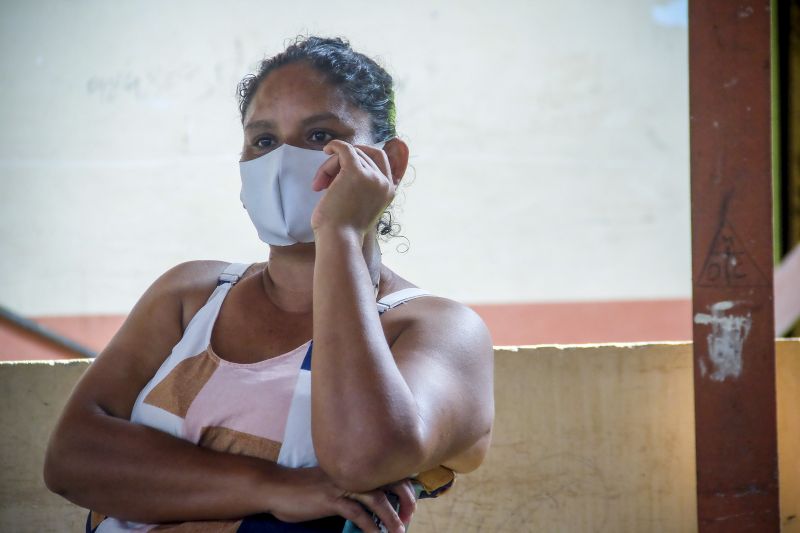 Belem, Para, Brasil. PARAPAZ entrega cestas basicas em diversos bairros de Belem.

NA FOTO: Marly Carmen Pantoja Pastana <div class='credito_fotos'>Foto: Pedro Guerreiro / Ag. Pará   |   <a href='/midias/2021/originais/7535_3cda8159-3bc9-c41d-b523-dbc87cfb9f42.jpg' download><i class='fa-solid fa-download'></i> Download</a></div>