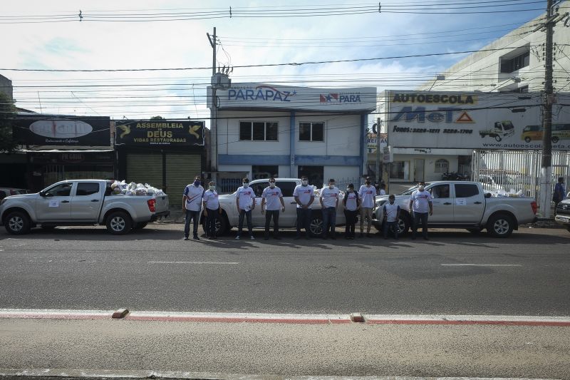 Belem, Para, Brasil. PARAPAZ entrega cestas basicas em diversos bairros de Belem. <div class='credito_fotos'>Foto: Pedro Guerreiro / Ag. Pará   |   <a href='/midias/2021/originais/7535_978d0742-e663-888b-ae44-7d5a159db86c.jpg' download><i class='fa-solid fa-download'></i> Download</a></div>