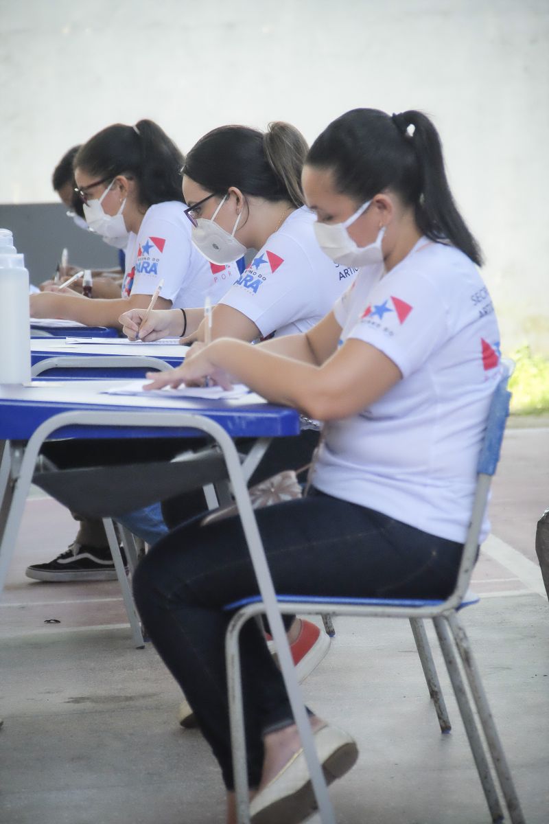 Belem, Para, Brasil. PARAPAZ entrega cestas basicas em diversos bairros de Belem. <div class='credito_fotos'>Foto: Pedro Guerreiro / Ag. Pará   |   <a href='/midias/2021/originais/7535_e3185d0e-72f2-ba60-2cb1-08a6087bddb5.jpg' download><i class='fa-solid fa-download'></i> Download</a></div>