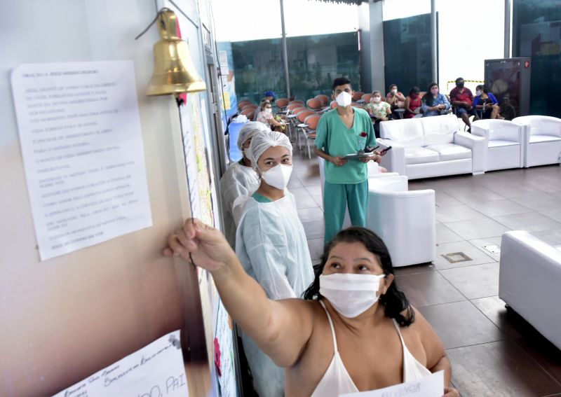 Belem, Para, Brasil. ALTA DE PACIENTES DO HANGAR - 08/04/2021
Selma Lúcia Gomes <div class='credito_fotos'>Foto: Ricardo Amanajás / Ag. Pará   |   <a href='/midias/2021/originais/7536_52e2da98-c8ca-6f8f-49be-0375447f4399.jpg' download><i class='fa-solid fa-download'></i> Download</a></div>