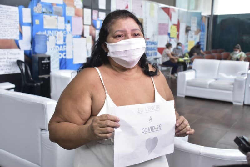 Belem, Para, Brasil. ALTA DE PACIENTES DO HANGAR - 08/04/2021
Selma Lúcia Gomes <div class='credito_fotos'>Foto: Ricardo Amanajás / Ag. Pará   |   <a href='/midias/2021/originais/7536_ba8229fa-d6e4-0adb-a836-61194b029fb5.jpg' download><i class='fa-solid fa-download'></i> Download</a></div>