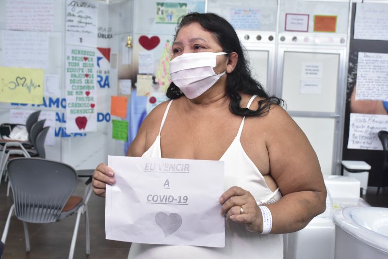 Belem, Para, Brasil. ALTA DE PACIENTES DO HANGAR - 08/04/2021
Selma Lúcia Gomes <div class='credito_fotos'>Foto: Ricardo Amanajás / Ag. Pará   |   <a href='/midias/2021/originais/7536_dc9203d3-ba8f-cb3e-34e9-9800257d84a2.jpg' download><i class='fa-solid fa-download'></i> Download</a></div>