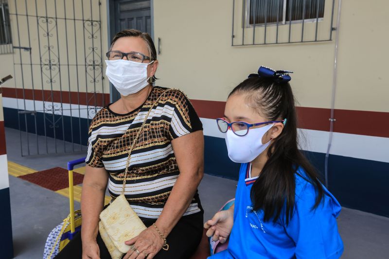 A Escola Estadual de Ensino Fundamental Maria Estelita Barbosa da Silva, no bairro do Coqueiro, em Belém, é a 57ª unidade de ensino reconstruída e entregue pelo Governo do Pará, por meio da Secretaria de Estado de Educação (Seduc), desde janeiro de 2019.

FOTO: JADER PAES/AGPARA <div class='credito_fotos'>Foto: Jader Paes / Agência Pará   |   <a href='/midias/2021/originais/7539_0d61e5e3-4048-6b59-0aaa-98f1d2ffecb9.jpg' download><i class='fa-solid fa-download'></i> Download</a></div>