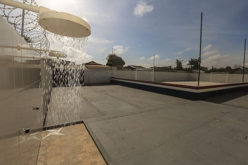 A Escola Estadual de Ensino Fundamental Maria Estelita Barbosa da Silva, no bairro do Coqueiro, em Belém, é a 57ª unidade de ensino reconstruída e entregue pelo Governo do Pará, por meio da Secretaria de Estado de Educação (Seduc), desde janeiro de 2019.

FOTO: JADER PAES/AGPARA <div class='credito_fotos'>Foto: Jader Paes / Agência Pará   |   <a href='/midias/2021/originais/7539_0f6b0072-c6f6-6d52-5834-3f5c84fe7aa6.jpg' download><i class='fa-solid fa-download'></i> Download</a></div>